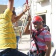 اضراب العاملين الاجتماعيين انتهى باتفاق منقوص بما اعتبر فشلا لنضالهم الذي كان نموذجا جديدا للروح النضالية ومشاركة القاعدة العمالية. على ضوء اسلوب رئيس الهستدروت عوفر عيني، حري بالنقابة واعضائها ان يختاروا طريقا جديدا. الخطوة الاولى للفكاك من قيد الهستدروت تمر عبر انتخابات جديدة لقيادة النقابة. في اطار حملة تجديد النقابة، لا بد من اشراك الاعضاء العرب الذين كانوا حتى اليوم مهمشين تماما في النقابة تحت قيادتها القديمة

 

 